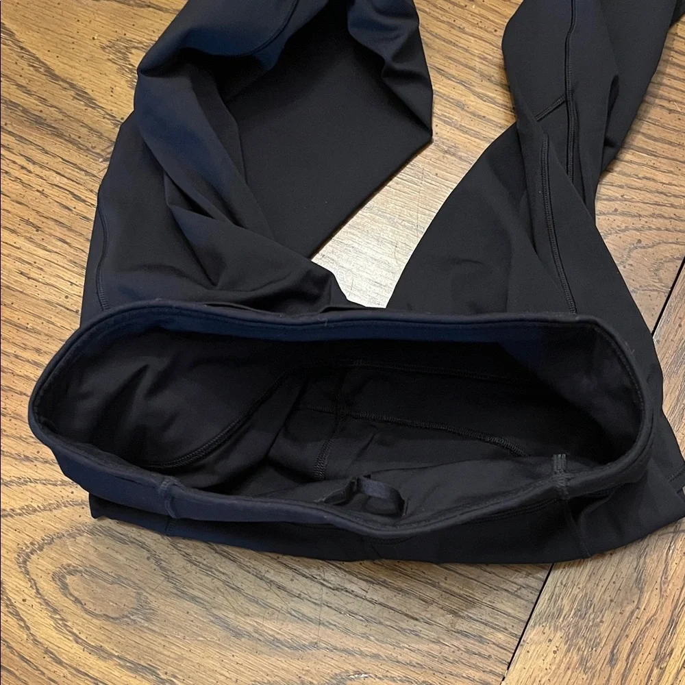 Lululemon Black High-Waisted 7/8 Leggings with‎ Reflective Detail, size 4